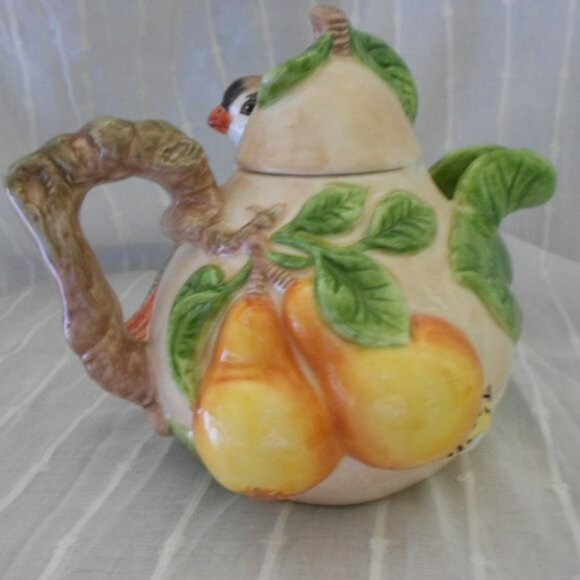 Porcelain teapot Partridge in a Pear Tree - Picture 3 of 5